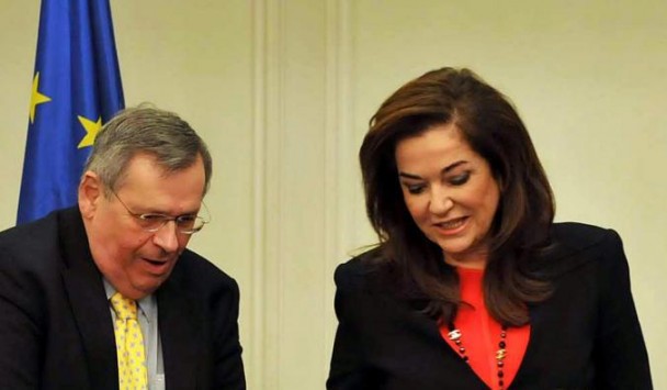 Η απάντηση της Ντόρας στον Μάνο