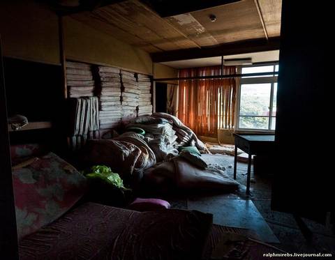 Είδαν… εγκατάλειψη και μπήκαν