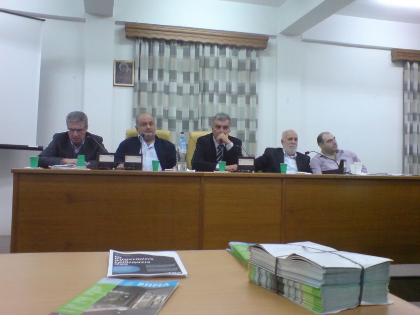 “Δεν χωρούν αλαζονείες”