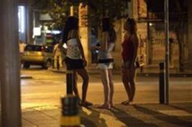 Συνέλαβαν εκδιδόμενες στο Βόλο