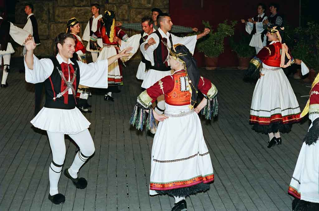 Τα Τρίκαλα “εξάγουν” χορούς