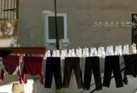 Άρπαξαν ρούχα από μπαλκόνι