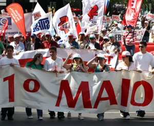 Τώρα-Ξεκινάει η πορεία από το Μουσείο