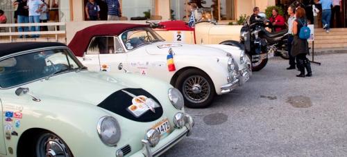 Στο δρόμο οι 50χρονες κούκλες