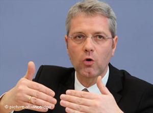 Άρχισαν να παραιτούνται…