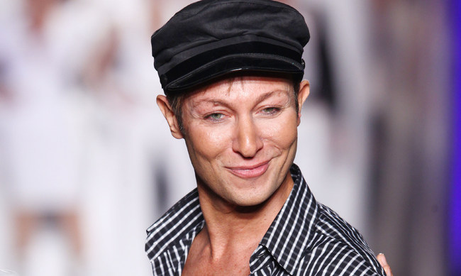 Γυμνός στο Twitter!