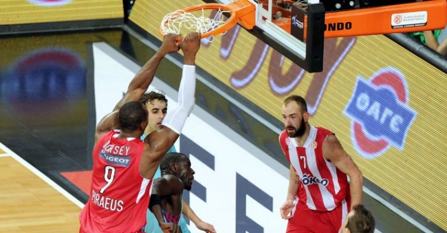 Live: ΤΣΣΚΑ – ΟΣΦΠ 53-40 (Γ’ Περίοδος)