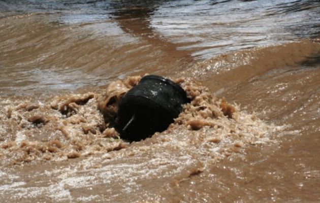 Ένας γάμος, 22 κηδείες