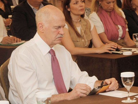 Δεν κάνει λεπτό χωρίς το iPad