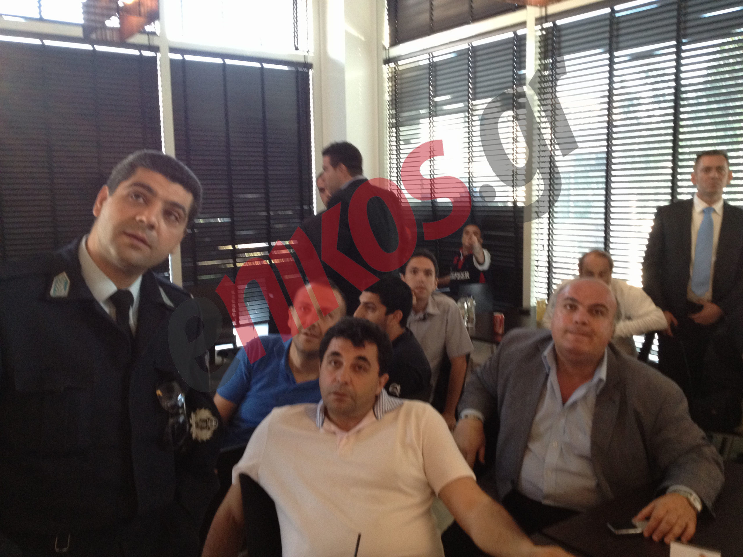 Τώρα- Στο κυλικείο της Συγγρού