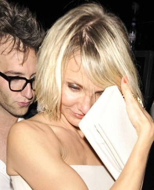 Κάτι τρέχει με την Cameron