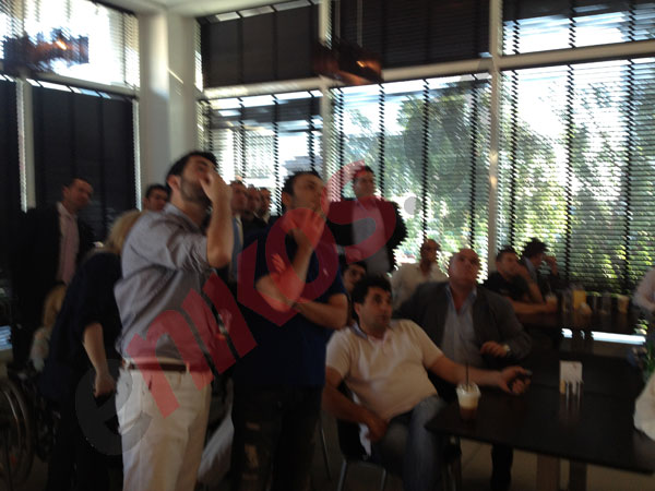 Τώρα- Στο κυλικείο της Συγγρού