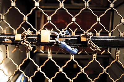 “Επιδημία” λουκέτων στη Β.Ελλάδα