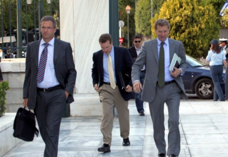 Έρχεται η τρόικα