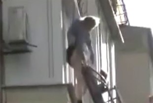 Την έσωσε το φόρεμα!