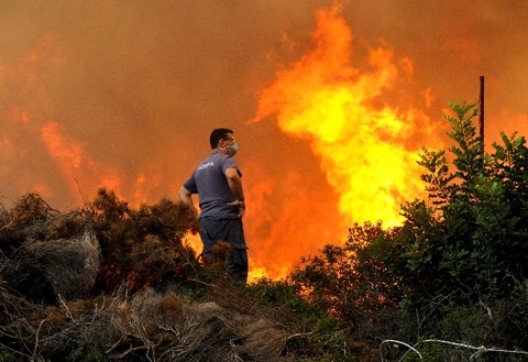 Τώρα- Κραυγή αγωνίας από την Κύθνο που καίγεται