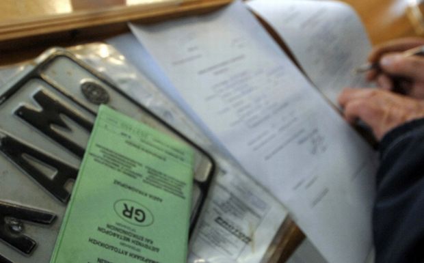 Επιστρέφονται πινακίδες και άδειες