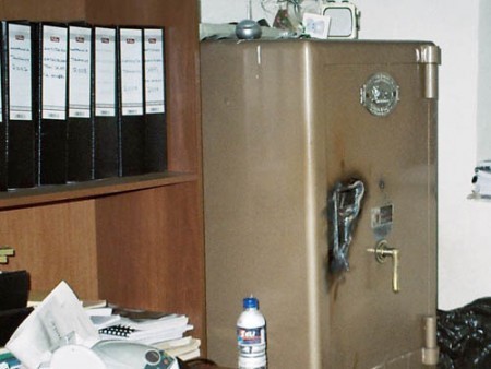 Άνοιξαν το χρηματοκιβώτιο