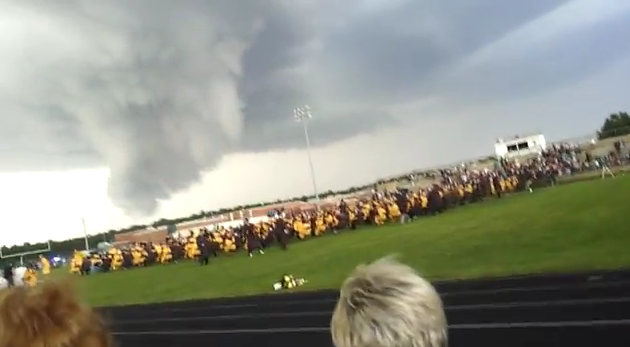 Αποφοίτησαν με… τυφώνα!