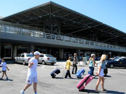 Τους υποδέχονται με… μπουγάτσα