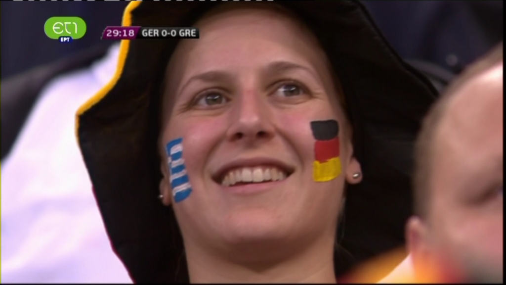 Γερμανίδα με Ελληνική σημαία…