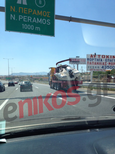 Σκάφος στη μέση της Εθνικής