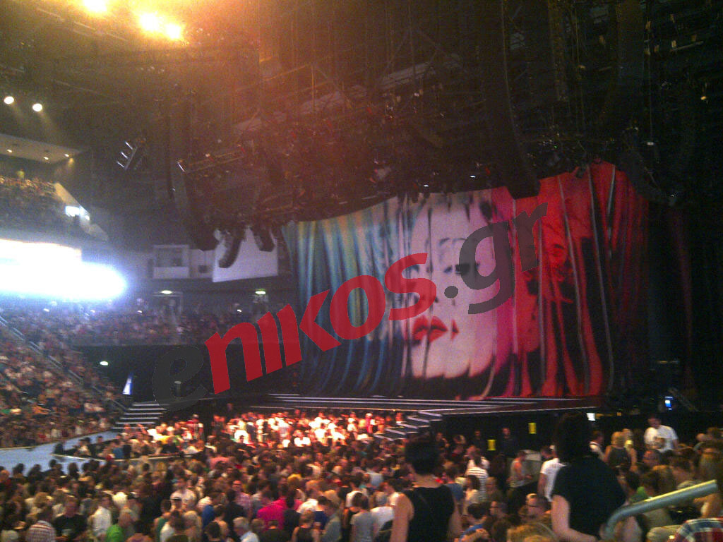 Tώρα – το enikos.gr στη συναυλία της Madonna στο Βερολίνο