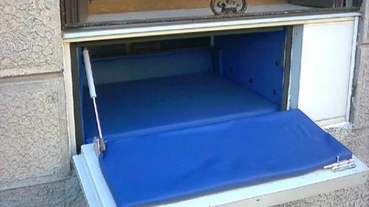 Εγκαταλείπουν τα παιδιά τους