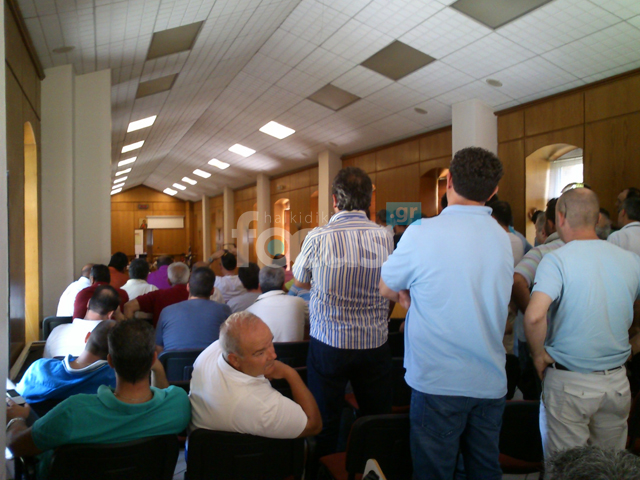 Διχάζονται πάλι οι ταξιτζήδες