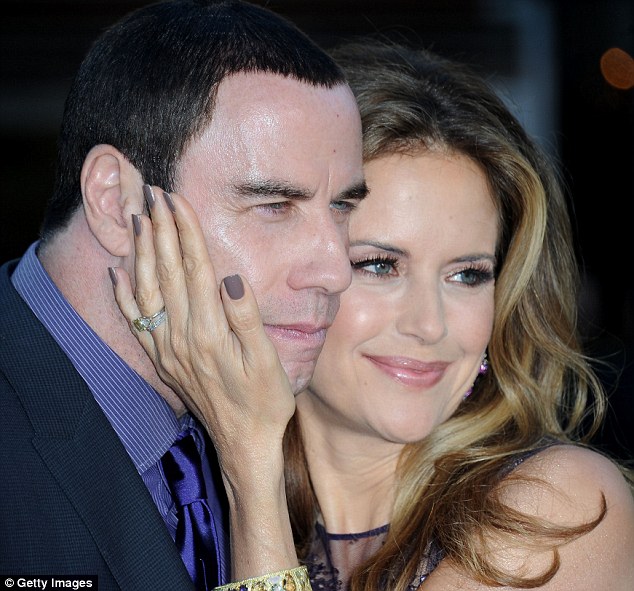 Τα καυτά φιλιά του Travolta…