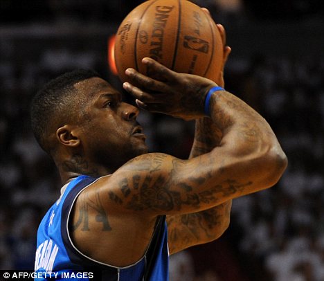 Έχει ATM στην κουζίνα του!