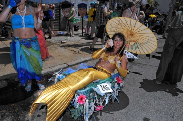 Η παρέλαση της γοργόνας