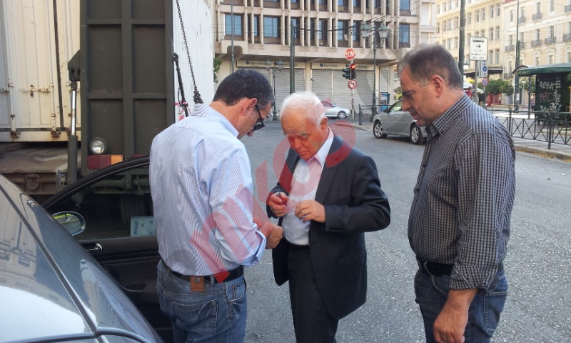 Τώρα-Έφτασε ο υπουργός Εσωτερικών