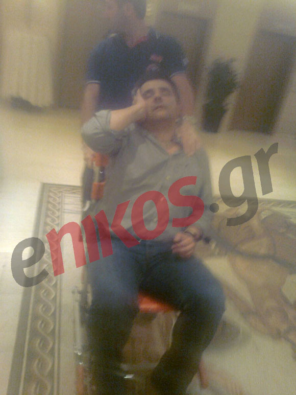 Τώρα-Έφθασε το ασθενοφόρο στον ΕΔΟΕΑΠ