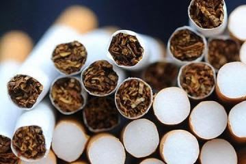 Άρπαξαν κούτες με τσιγάρα