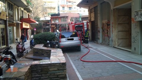 Τώρα-Φωτιά στην Πειραιώς με εκρήξεις