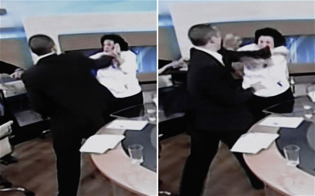 Η τηλεόραση σχολιάζει το ξύλο!