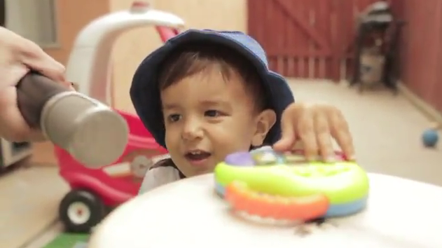 Μπέμπης ραπάρει για το γάλα