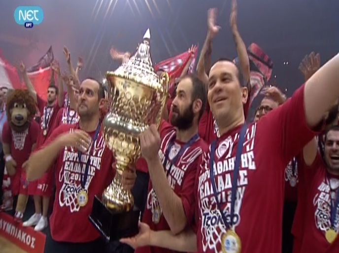 Τώρα- Σήκωσαν το τρόπαιο