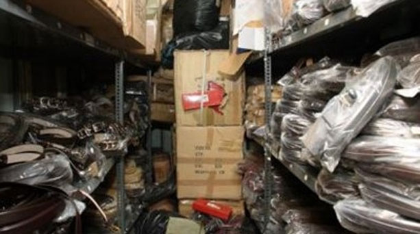 Τώρα -Επιχείρηση της Αστυνομίας σε αποθήκη με μαϊμού προϊόντα