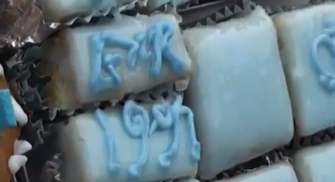 “Βρεγμένη” τούρτα για τη βασίλισσα