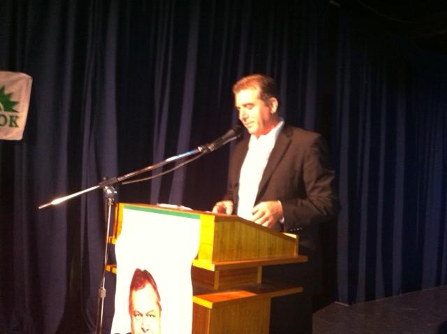 Του την έπεσαν οι “σύντροφοι”