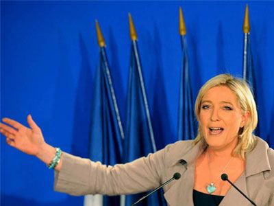 Η Λεπέν κατατρόπωσε τον Μελανσόν