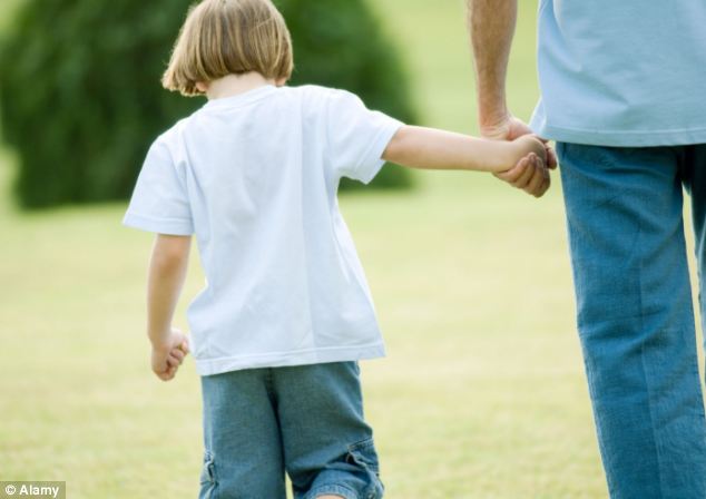 Παρέδωσαν τα παιδιά ως… τεκμήριο