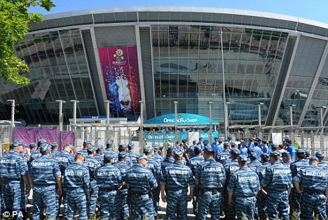 Euro 2012 με στρατιές αστυνομικών