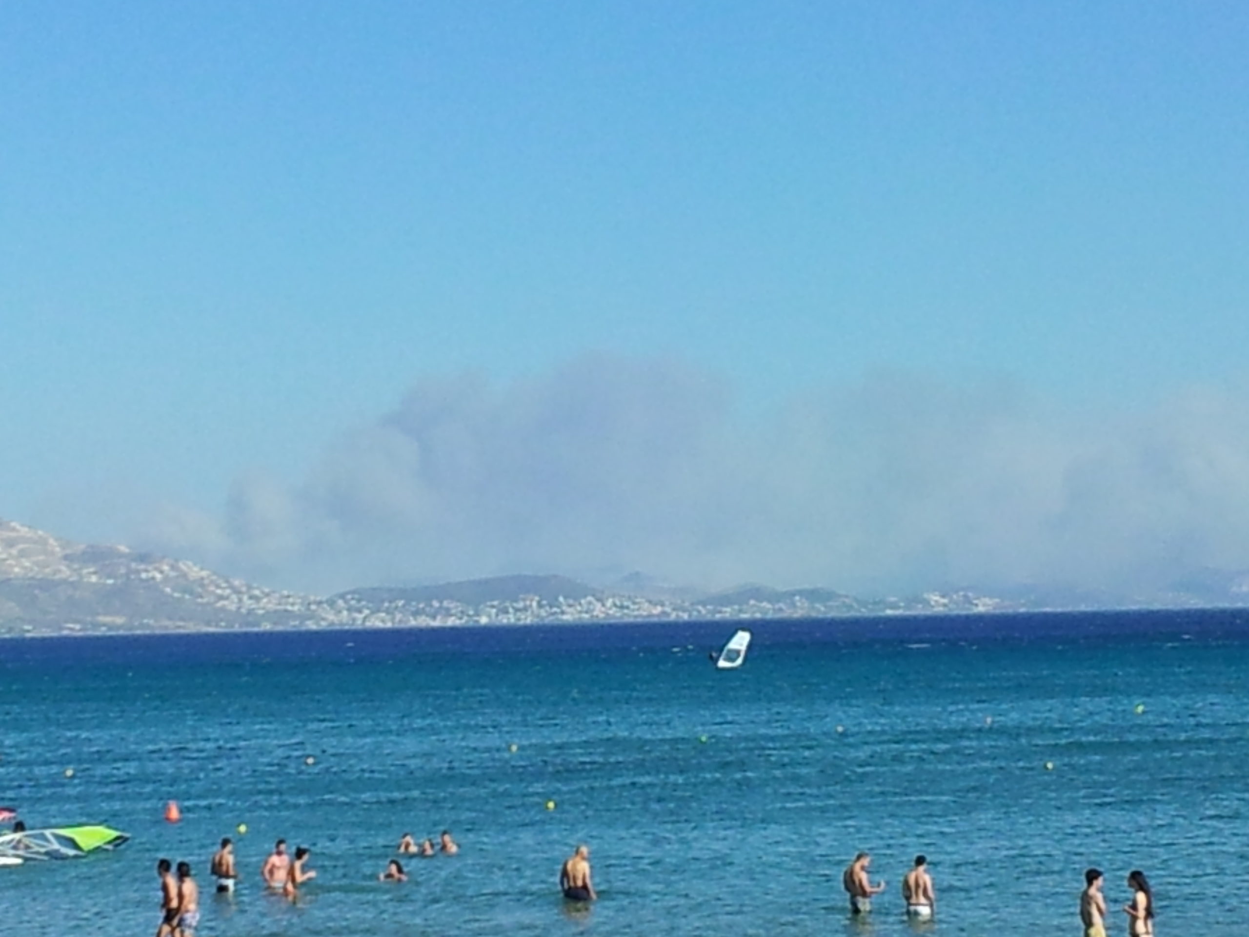 Τώρα-η φωτιά από την παραλία