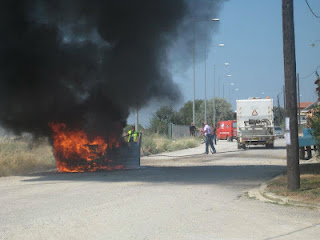 αυτοκίνητο της ΔΕΗ στις φλόγες