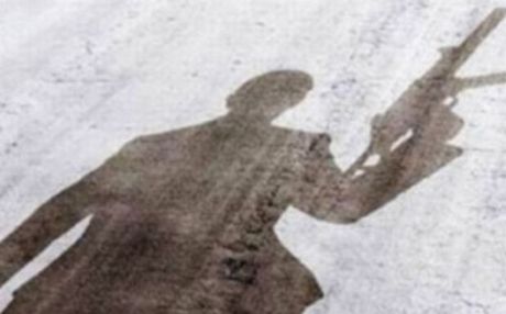 Ροζ ραντεβού με… Καλάσνικοφ