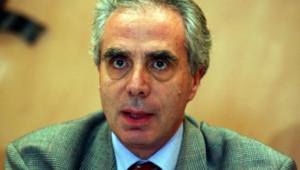 Φήμες για παραίτηση Λουράντου