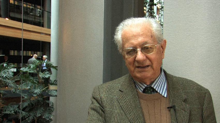 “Βοηθήστε την Ελλάδα”